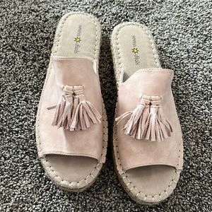 Summer slides, blush
